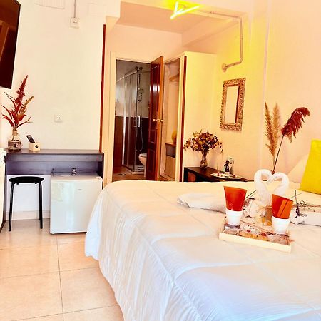 Hostal La Rosa Caces Екстериор снимка