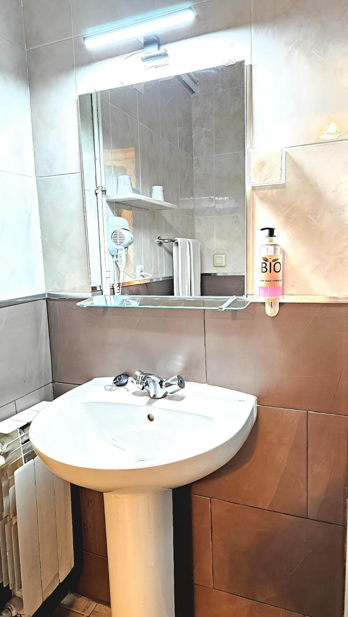 Hostal La Rosa Caces Екстериор снимка