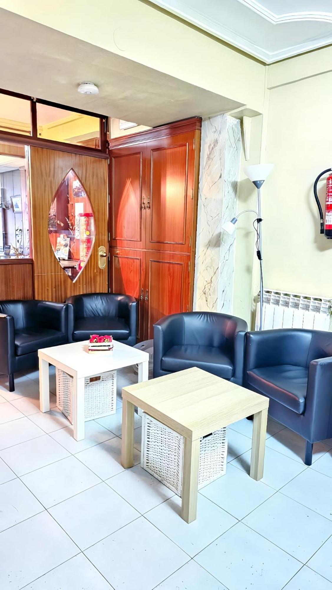 Hostal La Rosa Caces Екстериор снимка