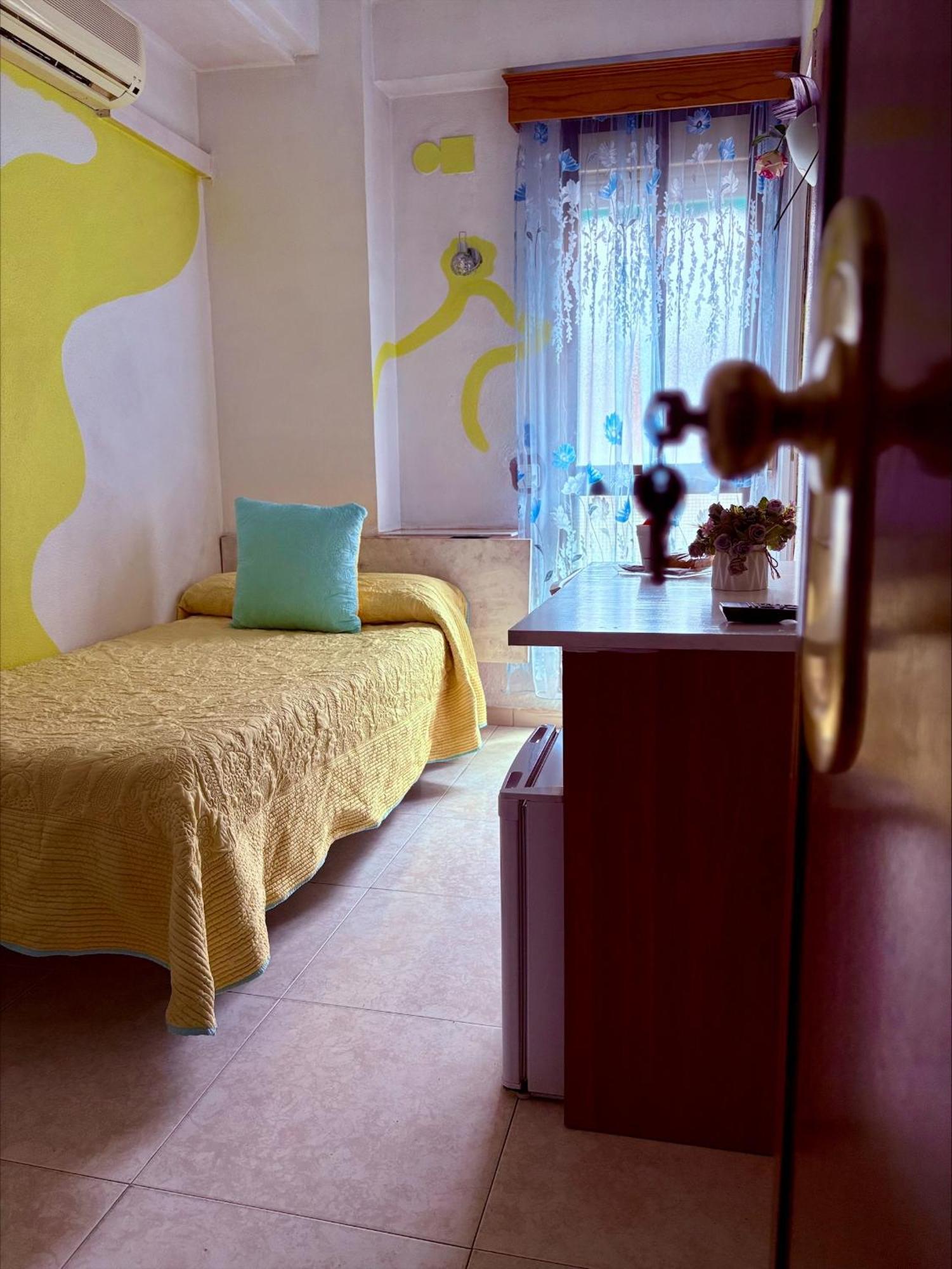 Hostal La Rosa Caces Екстериор снимка