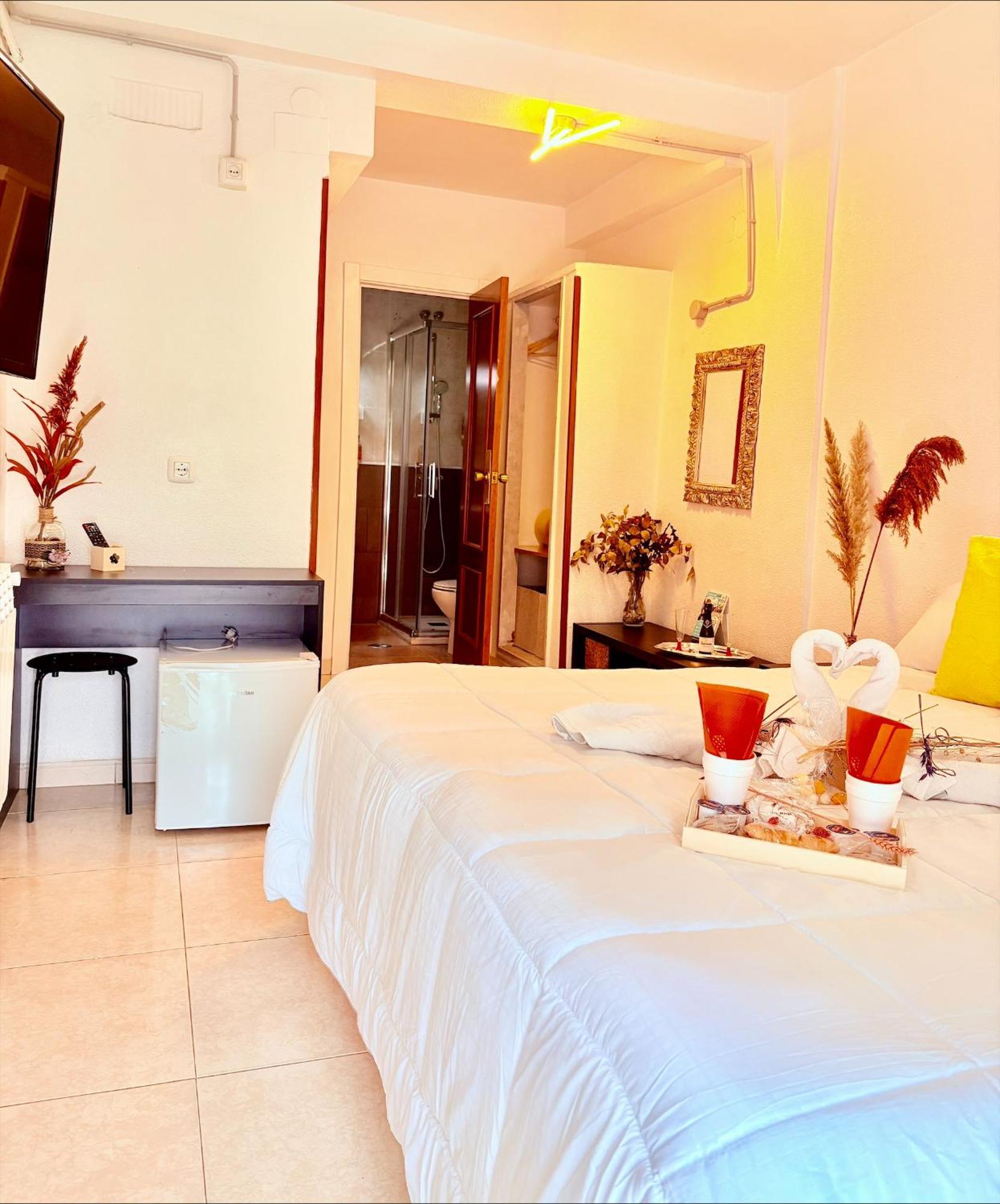 Hostal La Rosa Caces Екстериор снимка