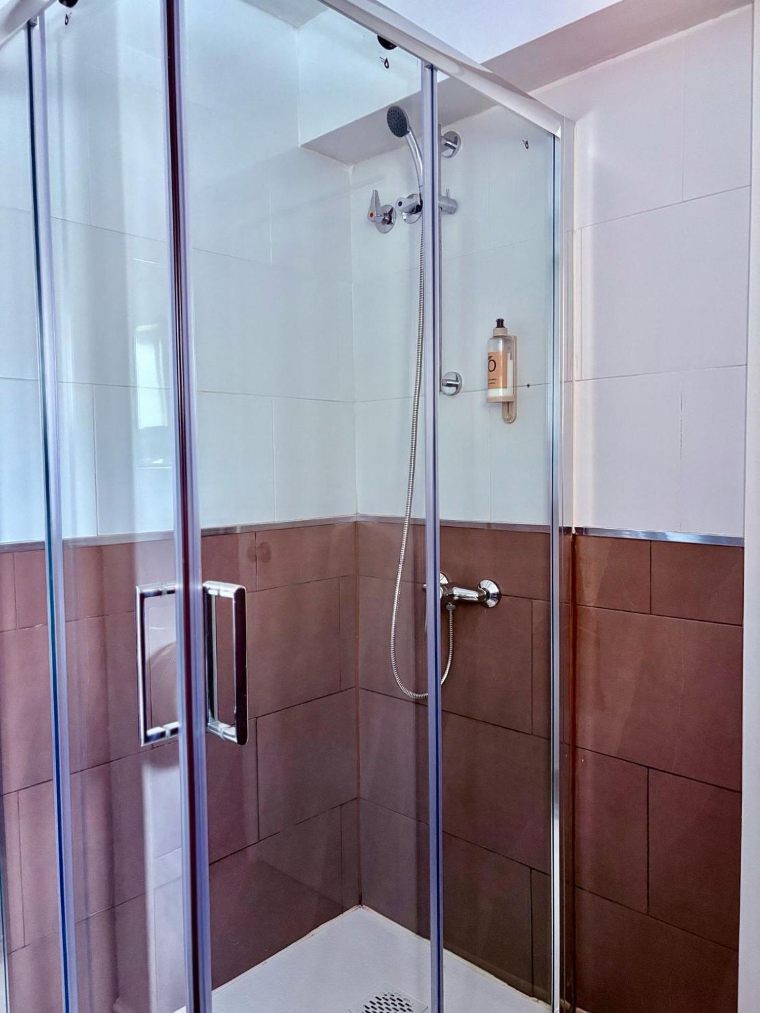 Hostal La Rosa Caces Екстериор снимка