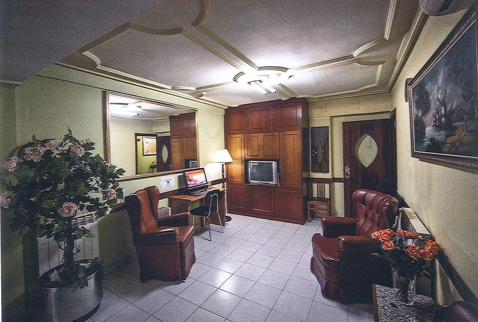 Hostal La Rosa Caces Екстериор снимка