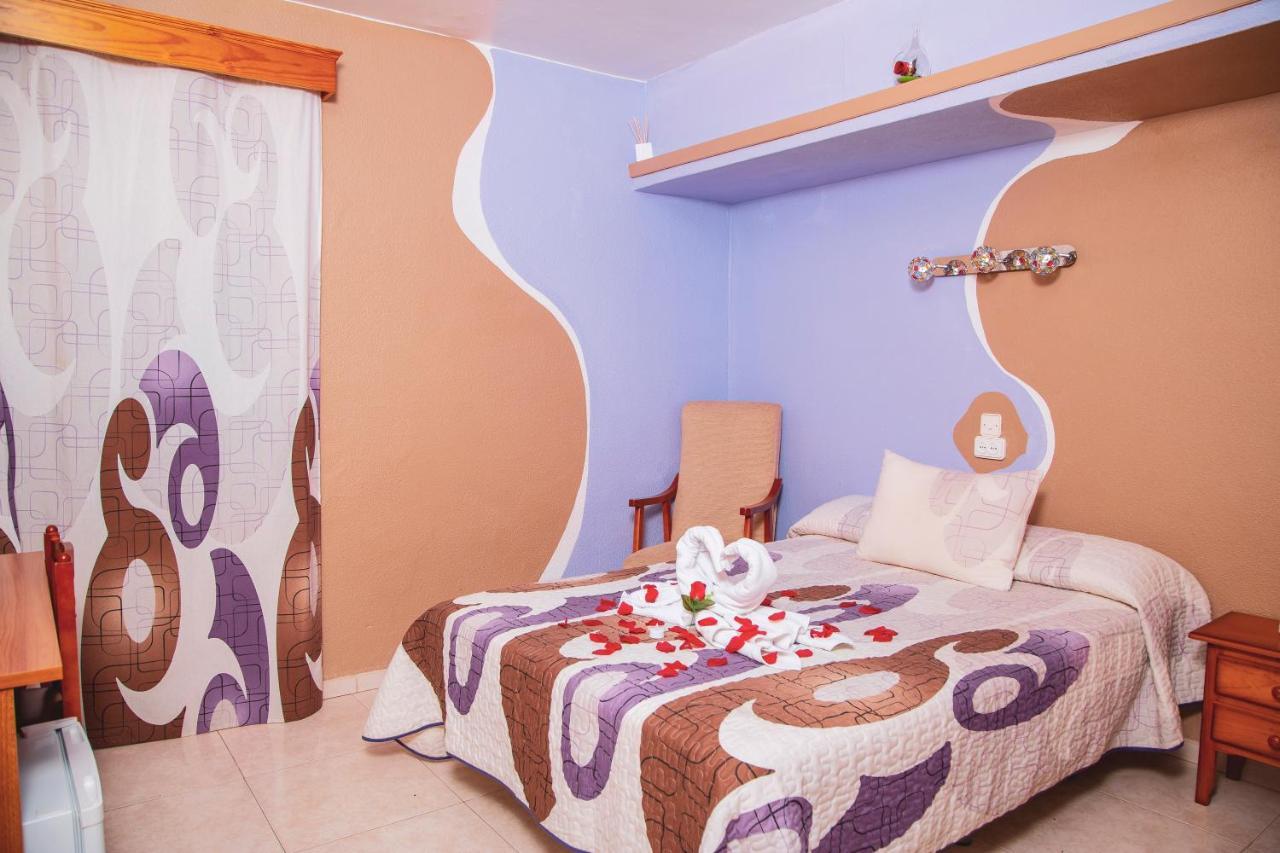 Hostal La Rosa Caces Екстериор снимка
